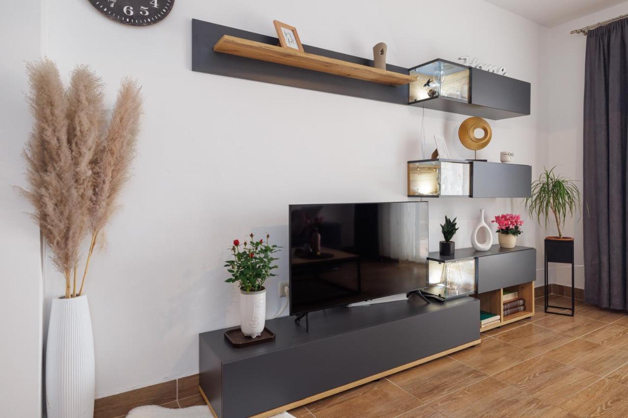Spacious And Modern App With Big Terrace Malinska Eksteriør billede